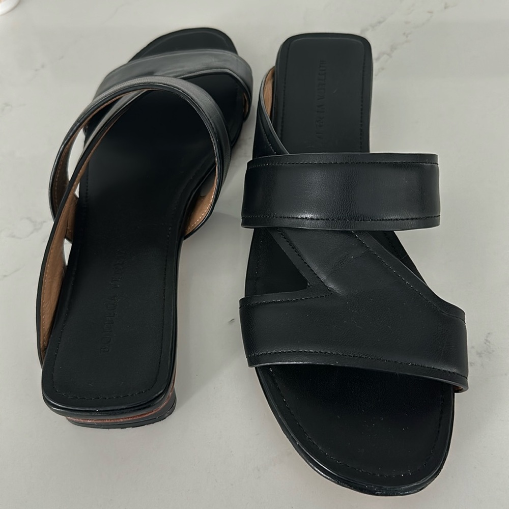 Bottega Veneta Black Sandal EUC